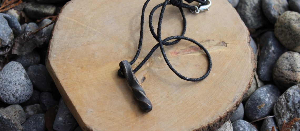 Reverse Twist Necklace